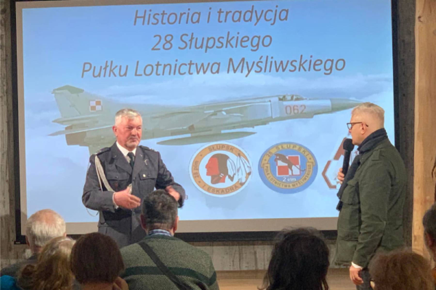 Wykład o historii 28 Słupskiego Pułku Lotnictwa Myśliwskiego w Redzikowie 